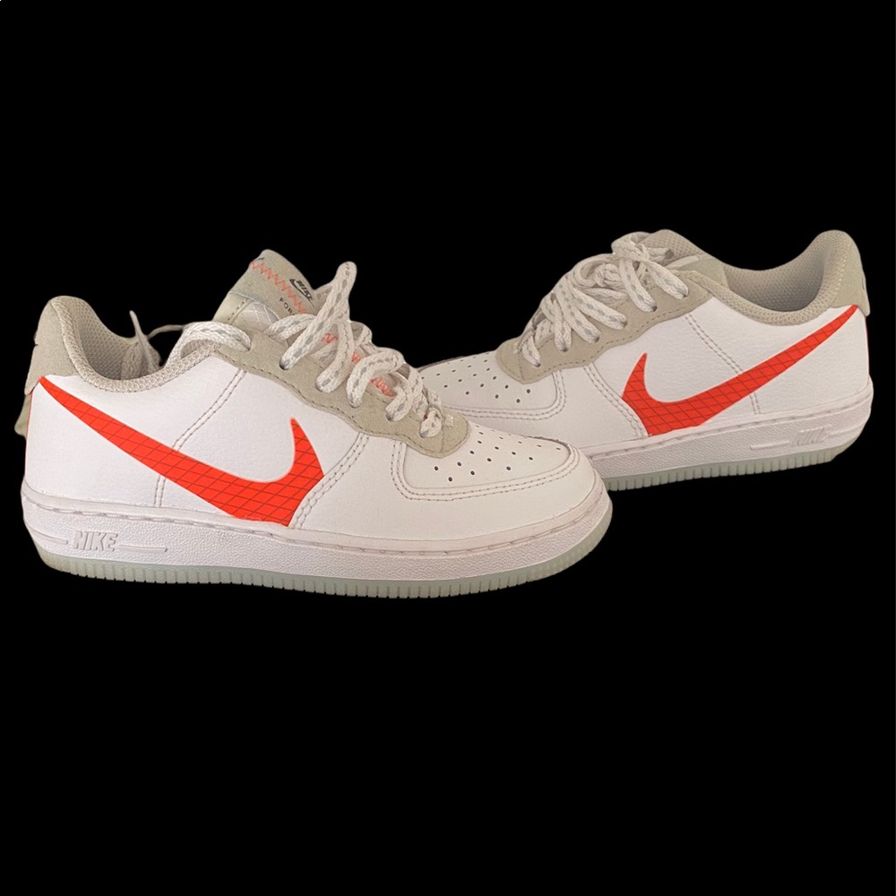 Boys Nike shoes white/orange